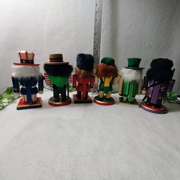 EUC: Holiday Nutcracker Set of 6 From Various Countries Great for Collectors - Picture 2 of 8